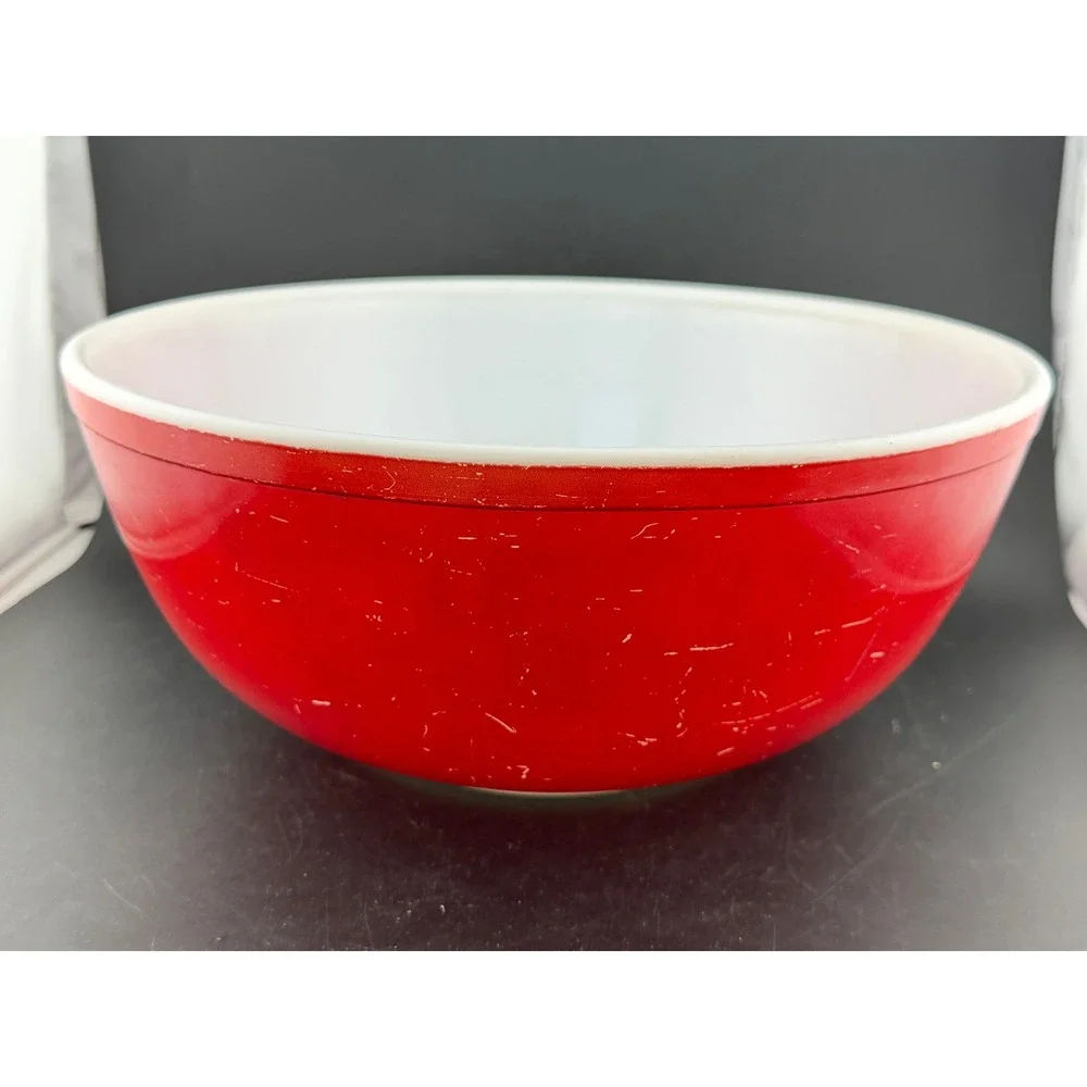 Vintage Pyrex Primary Colors Mixing Bowls: 4qt Red 404 and Yellow, Set of 2